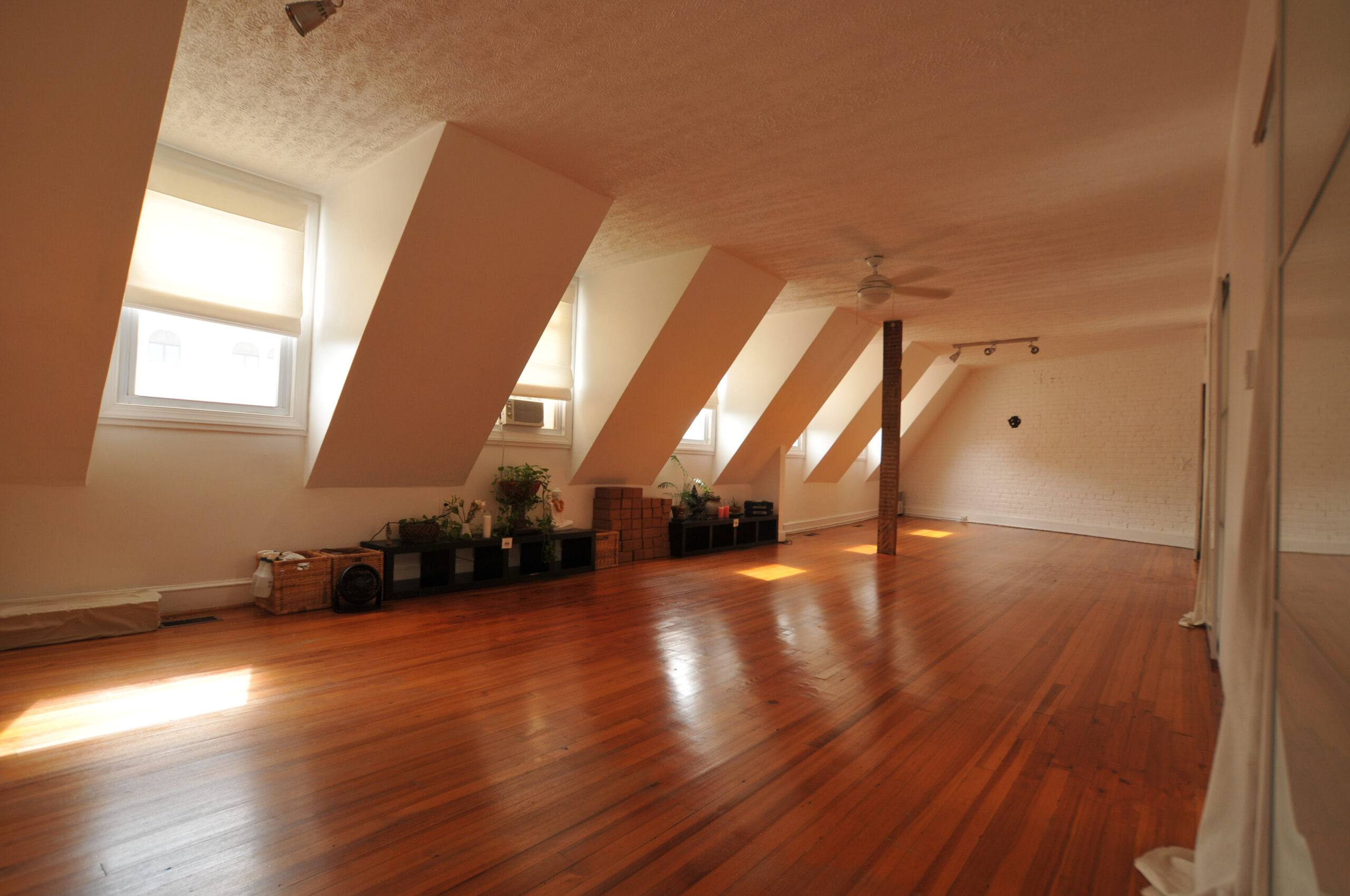 Yoga District Dupont studio int/ext © Eleanor Kaufman 2013.